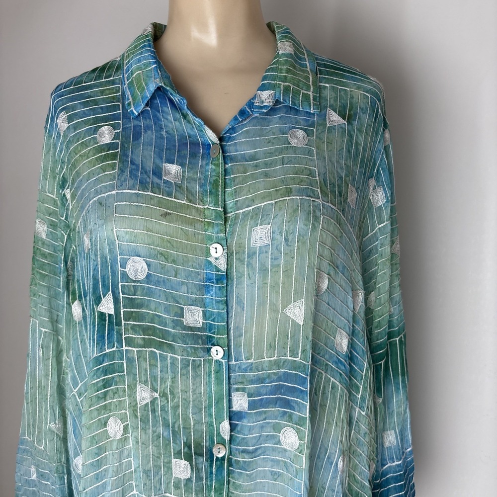 Ali Miles Women's Sz 1X Button up Tunic Top Green Blue Geometric Artsy sheer - Picture 2 of 11